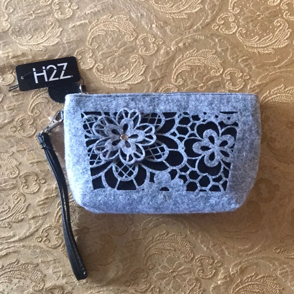 Wristlet by H2Z NWT